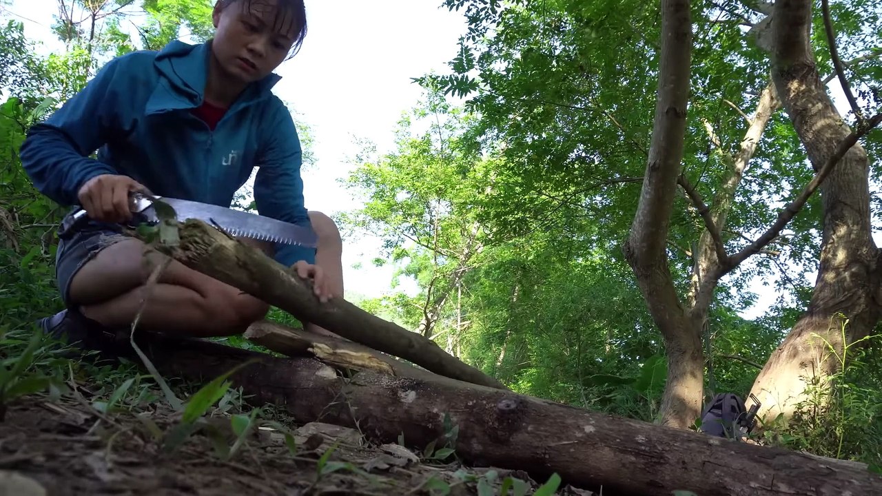 Build Bushcraft Cabin at the Stream, Solo Bushcraft, Survival Alone in the Rainforest Ep.27