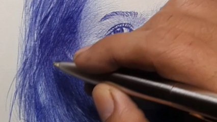 This SUPER REALISTIC portrait is proof that creativity makes anything possible