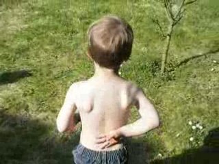 J'fais pipi sur le gazon