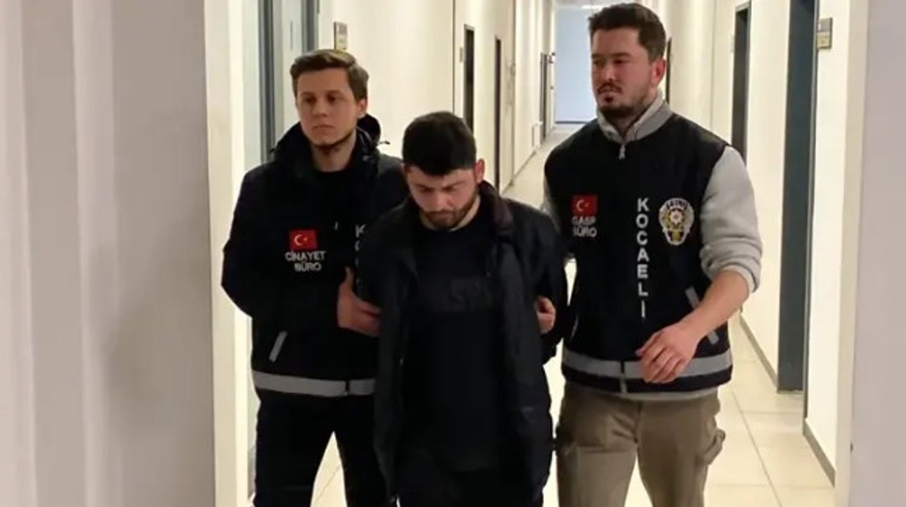 İzmit'te kavga ettiği ağabeyini boğazından bıçaklayıp öldürdü