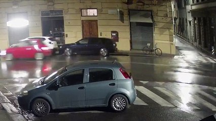 Firenze, ladri in fuga sbagliano strada e imboccano la via senza uscita