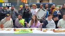 Agricultores recrean la última cena durante su protesta en Zaragoza