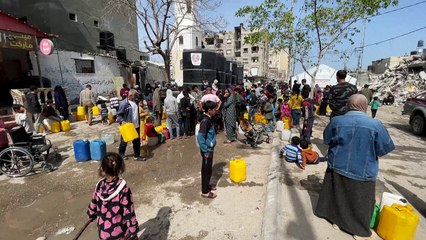 معاناة للحصول على الماء العذب في رفح