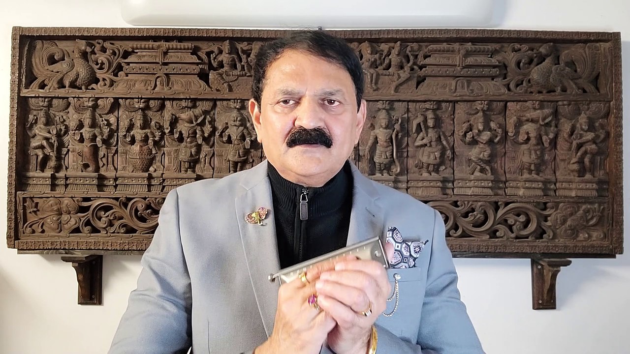 Pehli Baar Mile Hain - Film Saajan 1991 on Harmonica Live Performance by Mukund Kamdar