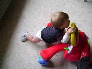 miguel apprend à marcher