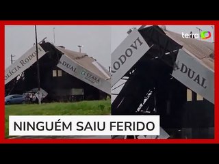 Cobertura de posto da Polícia Rodoviária desaba durante forte chuva no Ceará
