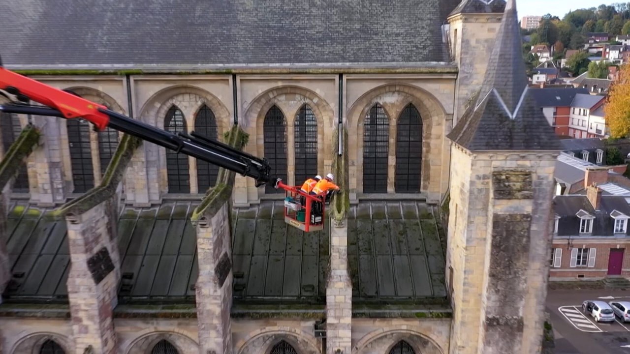 Grues et camions : les géants des chantiers