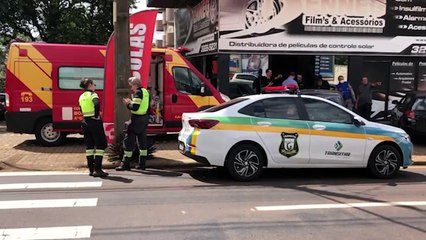 Colisão entre três veículos deixa mulher ferida no Centro de Cascavel