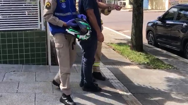 Homem fica ferido ao sofrer queda de moto no Centro de Cascavel