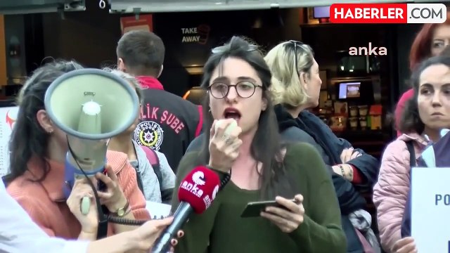 İzmir Kadın Platformu, Kadına Şiddete Karşı Basın Açıklaması Yaptı