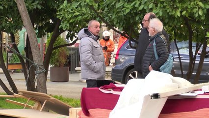 El viento destroza varias casetas de la Feria de Artesanía