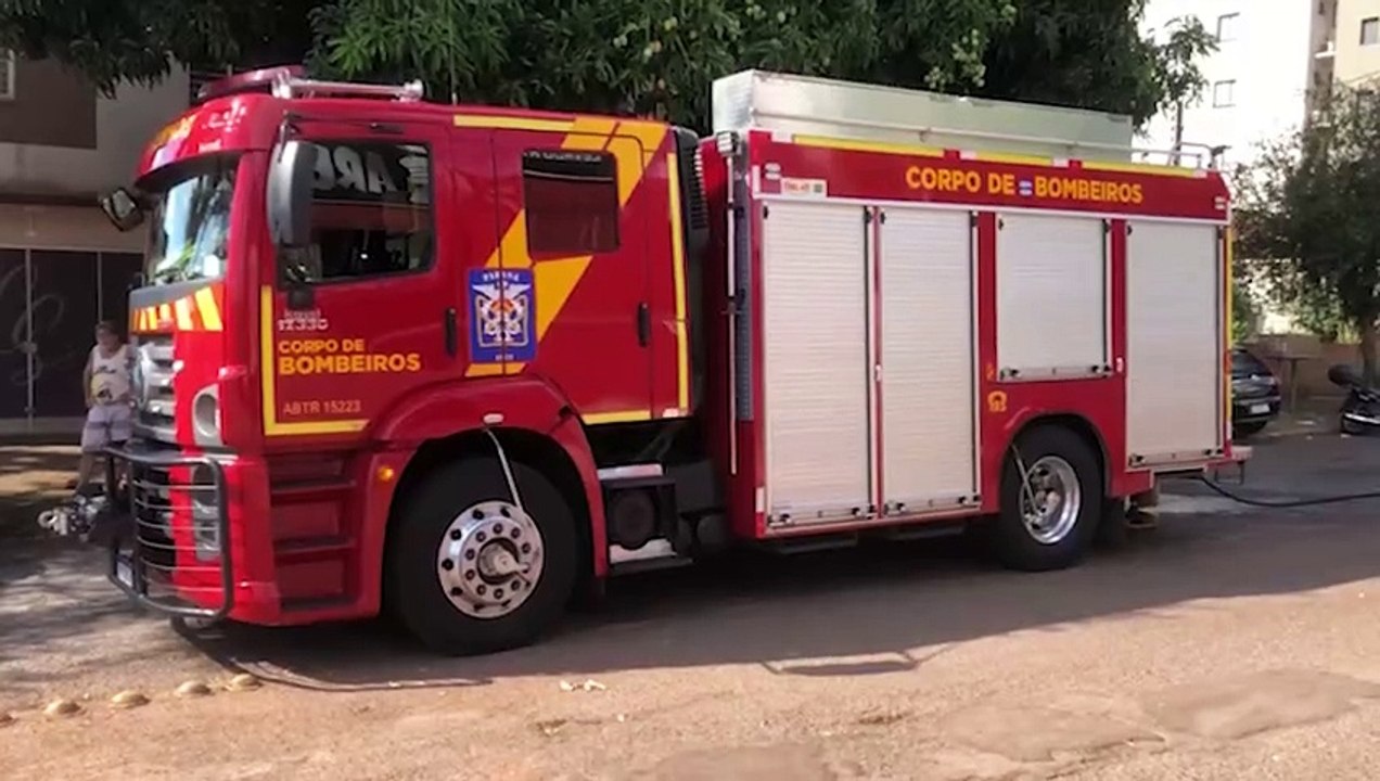 Palio Fire pega fogo no Centro e mobiliza Corpo de Bombeiros