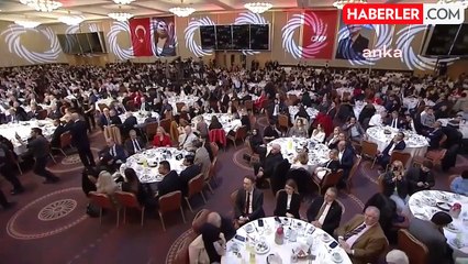 Özel'den Gençlere: "Asla Enseyi Karartmayalım. Gitmeyi Düşünürsek İşte O Zaman Kaybederiz"