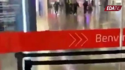 Última hora: un hombre se lia a machetazos en un centro comercial de Badalona