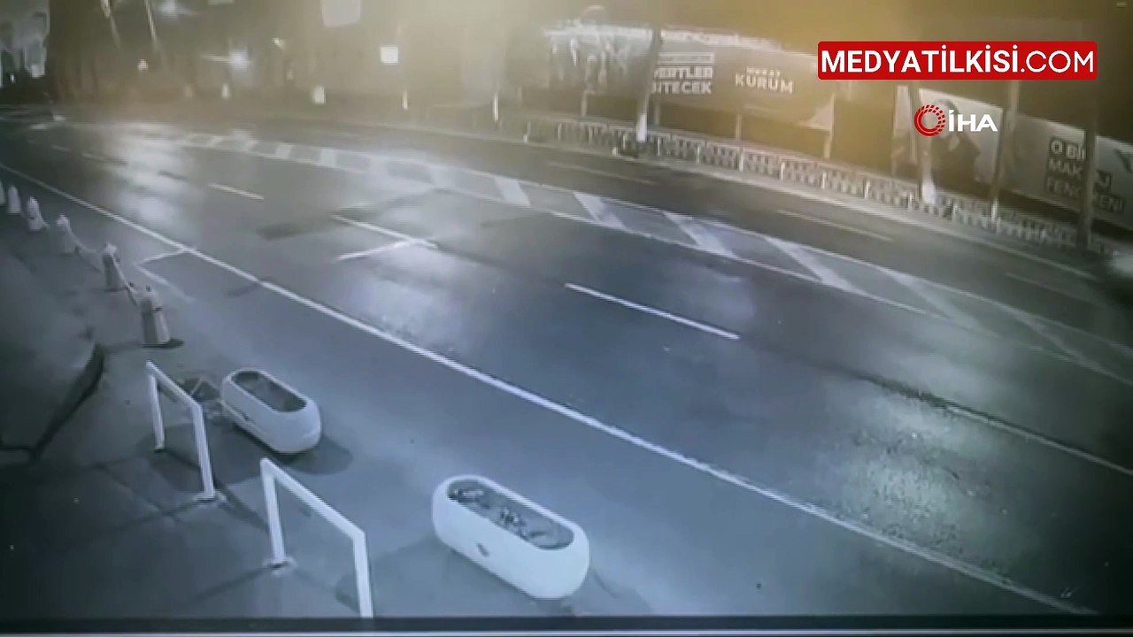 Hatalı U Dönüşü Yapan Araca Motosiklet Çarptı! 1 Ağır Yaralı