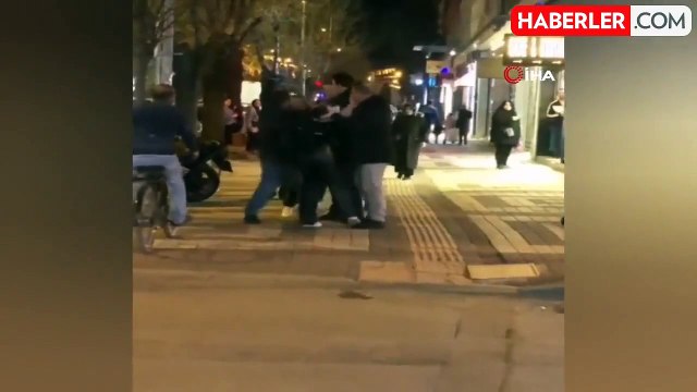 Bursa'da genç kızların kavgası kamerada