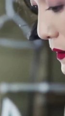 Cette Vielle Femme N'a Que 28 ANS!