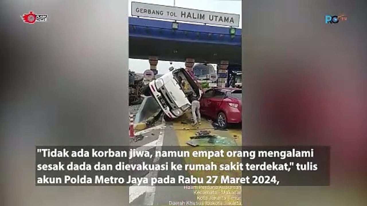 Kecelakaan Beruntun di Gerbang Tol Halim libatkan 5 mobil terguling