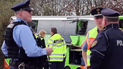 Busunfall auf A9: Polizei korrigiert Zahl der Toten