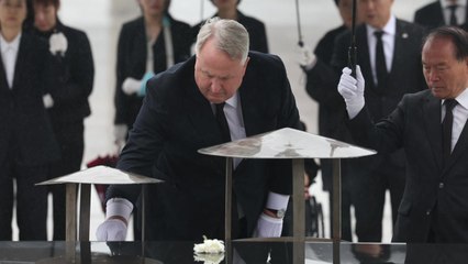 인요한, 선거운동 첫날 5·18 참배..."역사 왜곡 처벌 강화" / YTN