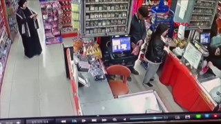Avcılar’da marketten cep telefonu hırsızlığı
