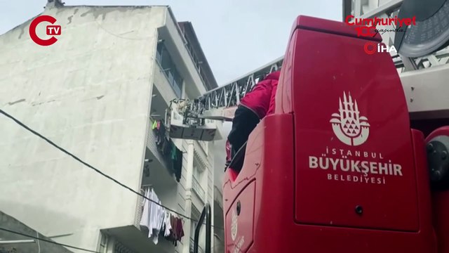 Esenyurt’ta 5 katlı binada yangın çıktı: Mahsur kalanlar var!