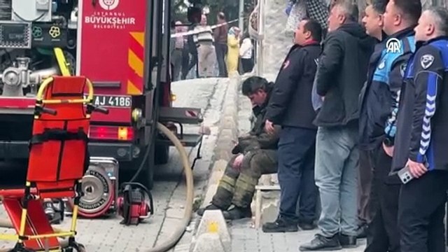 Esenyurt’ta 5 katlı binada yangın: Mahsur kalanlar var!