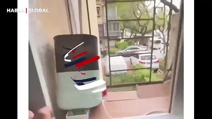 Sokaktaki kedilere mama vermek için oluşturduğu düzeneğe sosyal medyada beğeni yağdı