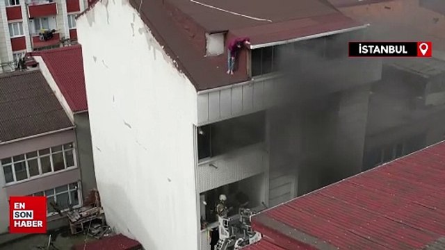 İstanbul'da yangından kaçıp çatıda kurtarılmayı bekledi