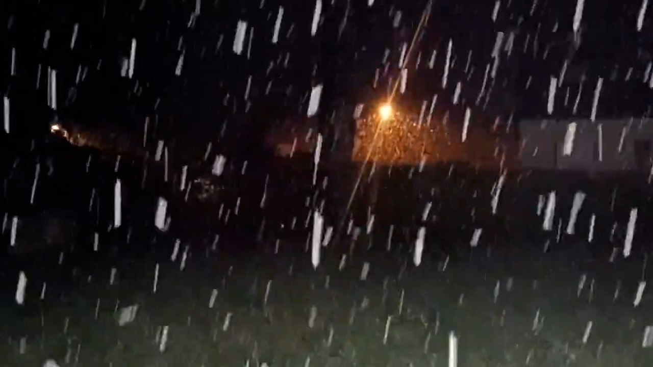 La neige tombe un 27 mars sur le Finistère, des flocons liés au phénomène d'isothermie