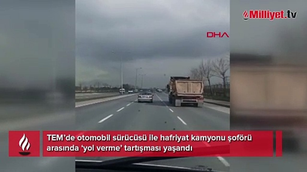 Trafikte tehlikeli 'yol verme' tartışması... Üzerine sürdü!