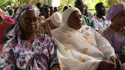 La Première Dame, Dominique Ouattara offre des vivres à la communauté musulmane pour le Ramadan