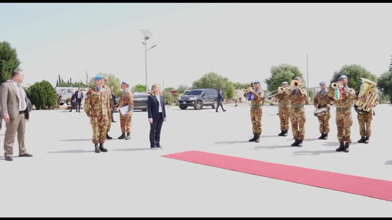 Meloni a base "Millevoi" in Libano, saluta contingente italiano