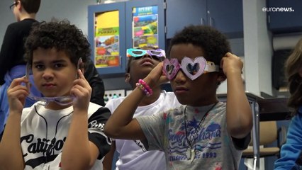 شاهد: دروس خاصة للتلاميذ الأمريكيين تحضيراً لاستقبال كسوف الشمس