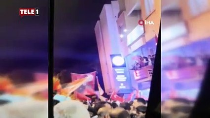 Denizli Tavas'ta, CHP ilçe başkanlığındaki kutlama sırasında balkon çöktü