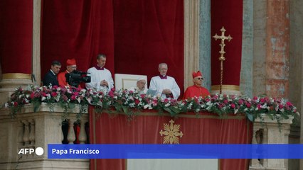 El papa pide no ceder a "la lógica de las armas" en su mensaje de Pascua