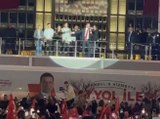 Il discorso della vittoria di Imamoglu davanti a migliaia di persone: «Ha vinto la democrazia»