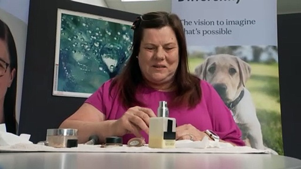 Vision impaired people call for beauty products to be more accessible