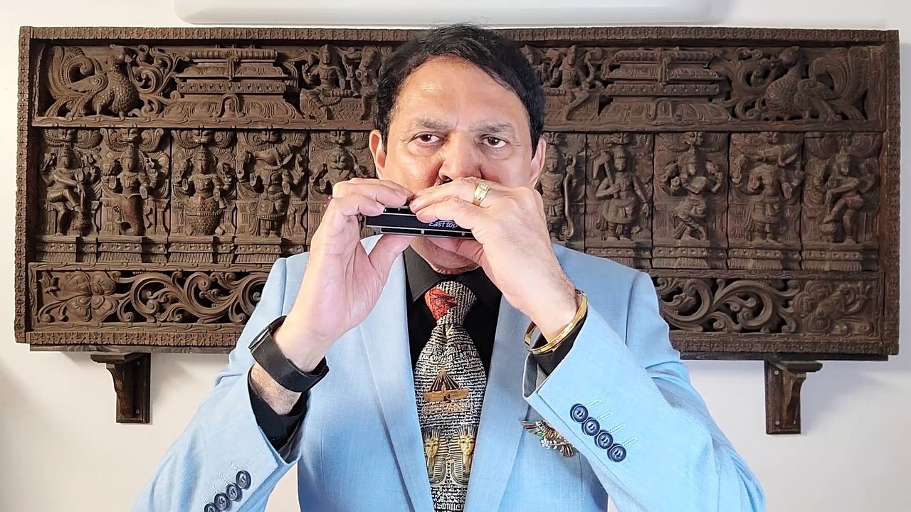 Aaja Panchhi Akela Hai - Film Nau Do Gyarah 1957 Vintage Classic Song on Harmonica Live Performance by Mukund Kamdar