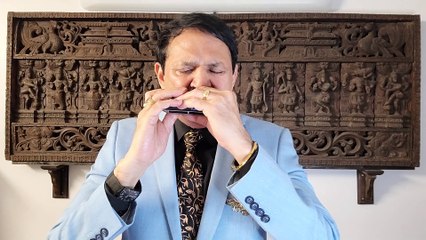 Hum Tum Yug Yug Se - Film Milan 1967 on Harmonica Live  Performance by Mukund Kamdar