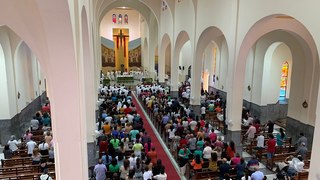 Bispo emérito retorna a Cajazeiras, preside Missa dos Santos Olhos e convida para o Tríduo Pascal