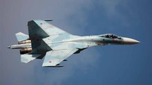 ビデオは、クリミアのセバストポリでSu-27が墜落する劇的な瞬間を捉えています。