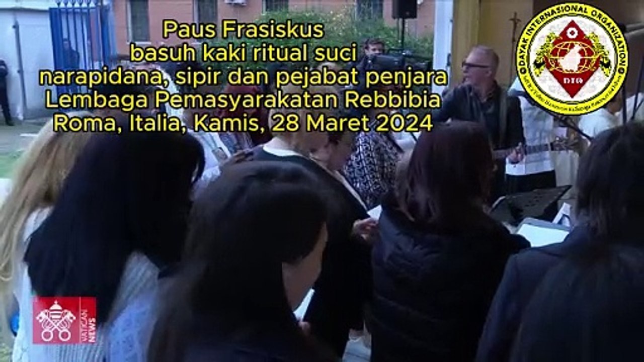 Paus Fransiskus Basuh Kaki Ritual Suci para Narapidana, Sipir dan Pejabat Penjara pada Perayaan Misa Kamis Putih di Lembaga Pemasyarakatan Rebbibia, Roma, Italia,Kamis Petang, 28 Maret 2024