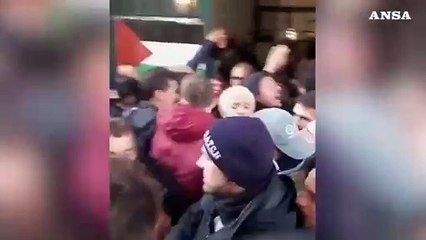 Roma, tensione tra studenti e polizia alla Sapienza