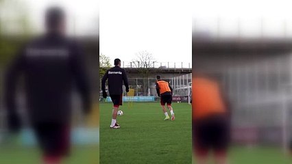 Xabi Alonso'dan Grimaldo'ya serbest vuruş dersleri