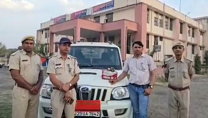 नाकाबंदी के दौरान गाड़ी से 16 लाख से अधिक की राशि जब्त