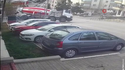 Ankara’da çimento tankerinin devrilerek yokuş aşağı kaydığı anlar kamerada