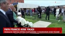 Papa Francis ayak yıkadı ve öptü