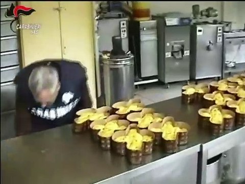 Uova e colombe pasquali, a Catania maxi sequestro di prodotti dolciari scaduti