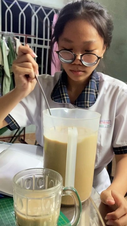 Female student Bao Ngoc Bon Bon mukbang food vietnamese homemade pearl milk tea